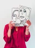 "HIDDEN SHEROES" de Ellinor Amini sur art24