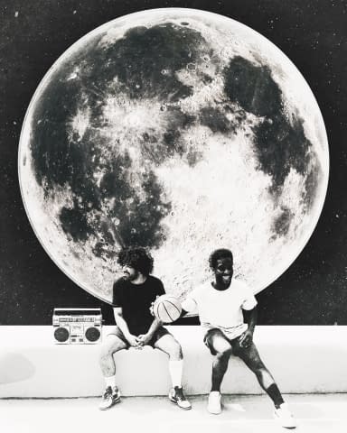 Bild 1 des Kunstwerks "Space Jam Moon Ballers" von Merge Visible auf art24