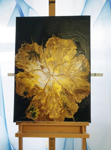 Bild 2 des Kunstwerks "Goldene schwebende Blume" von DAgis Welt auf art24