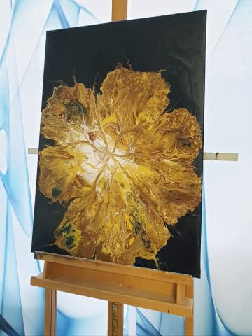 Bild 3 des Kunstwerks "Goldene schwebende Blume" von DAgis Welt auf art24