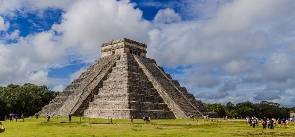 Image 4 de l'œuvre "#1.12 El Castillo - Chichén Itzá. Teil 12 der Serie: DUALITY. MEXICO. BETWEEN LIFE & DEATH." par Thomas Haensgen sur art24