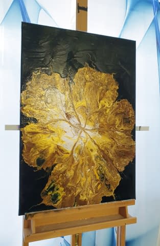 Bild 4 des Kunstwerks "Goldene schwebende Blume" von DAgis Welt auf art24