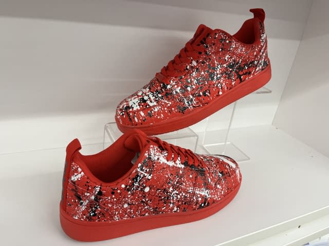 Image 4 of the artwork "Pollock Schuhe" by Stefan Freiherr von Schnabelrauch on art24