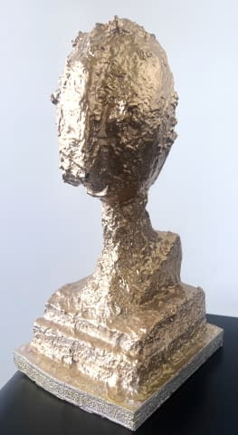 Image 1 de l'œuvre "head bleu (neu gold/kupfer)" par Eugen Meier Mathévie sur art24