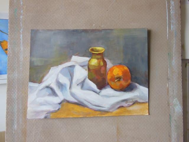 Image 3 of the artwork "Apfel mit Messing Vase" by Hans on art24