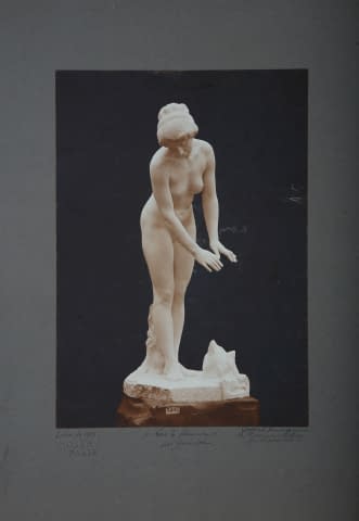 Image 1 de l'œuvre "Foto einer Skulptur" par Arthur Joseph Guéniot sur art24