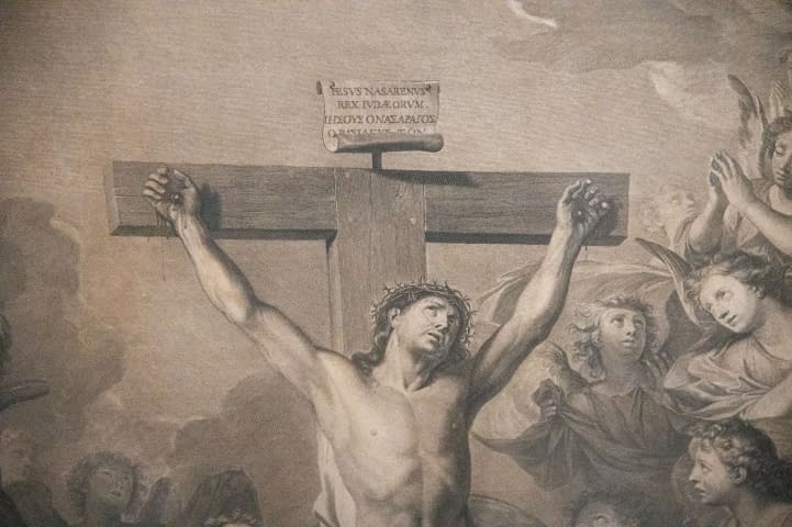 Image 2 of the artwork "Christianissimo Regi Dignum Mundo, Angelis et Hominibus Christi patientis Spectaculum (Christus am Kreuz von Engeln angebetet)" by Charles Le Brun on art24